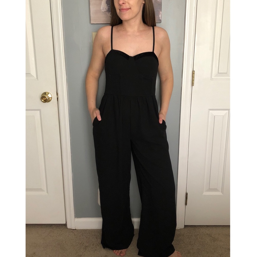 Black wide-leg jumpsuit w velvet accent neckline